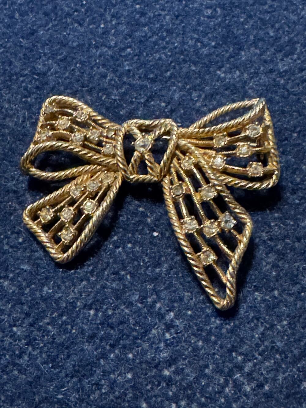 Vintage Kenneth J Lane Rhinestone Bow Gold Tone Brooch